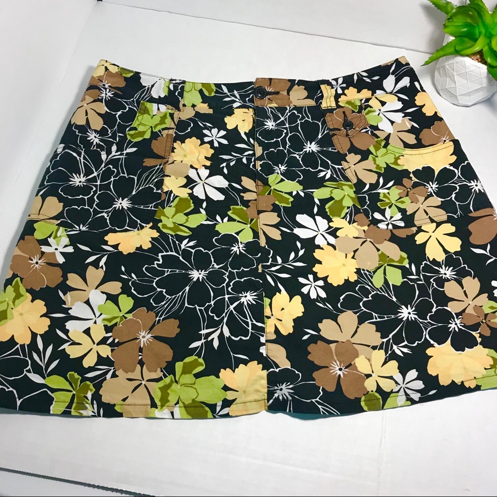 Floral skirt and short inside